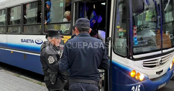 [URGENTE] Dos "chorros" fueron atrapados robando dentro de un SAETA