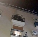 Varios desalojados y un herido en un incendio que 'desborda' a los bomberos de Andújar