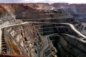 Gold falls again as rally comes to halt, stock markets mixed