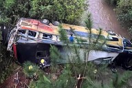 Trágico accidente de bus en Argetnina deja al menos nueve muertos y 29 heridos