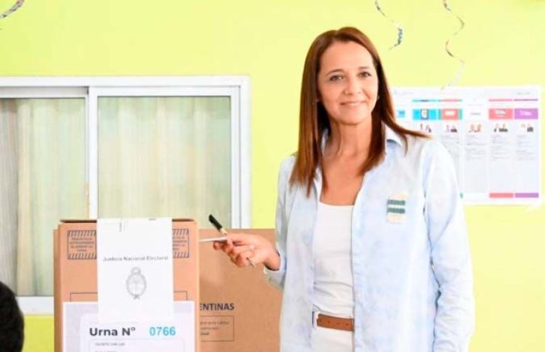 Mónica Becerra votó en Villa Mercedes