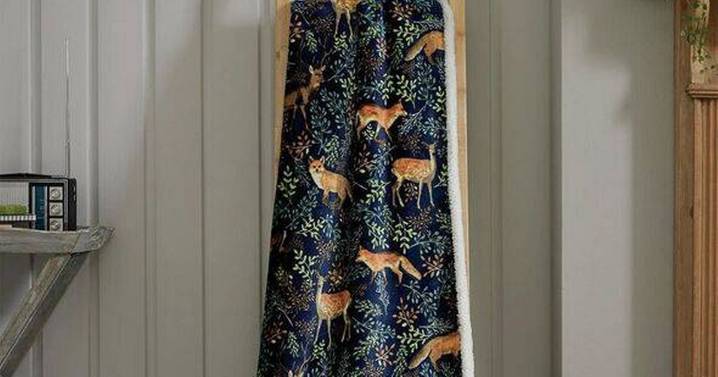 Shoppers praise 'beautiful' fleece throw and say it is 'really snuggly' for chilly evenings