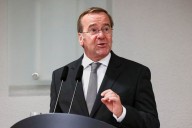 Build defences, but avoid Putin's 'escalation trap', says German defence minister