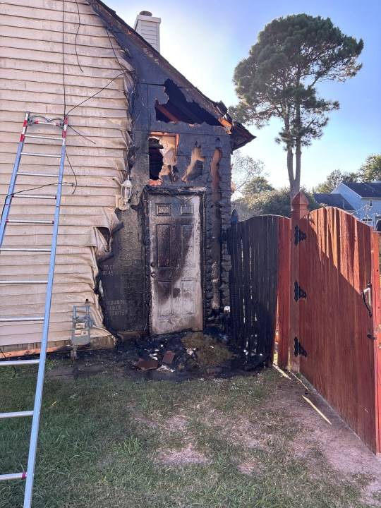 Chesapeake Fire crews extinguish blaze on Mobile Drive