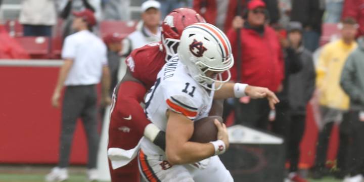 Late pick-6 helps lift Auburn to first SEC win over Arkansas