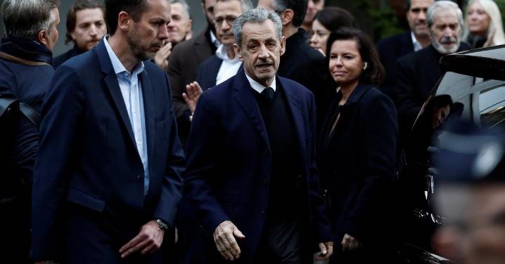 Así es la vida de Sarkozy en prisión: una celda de 9 m² y escoltas las 24h