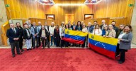 El Parlamento gallego pide al Gobierno que ayude de forma "decidida" a los gallegos de Venezuela con menos recursos