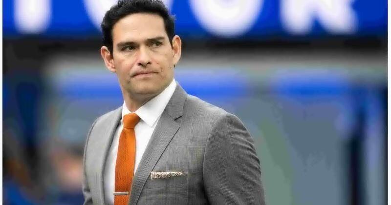 Ex-QB Sanchez stabbed during altercation