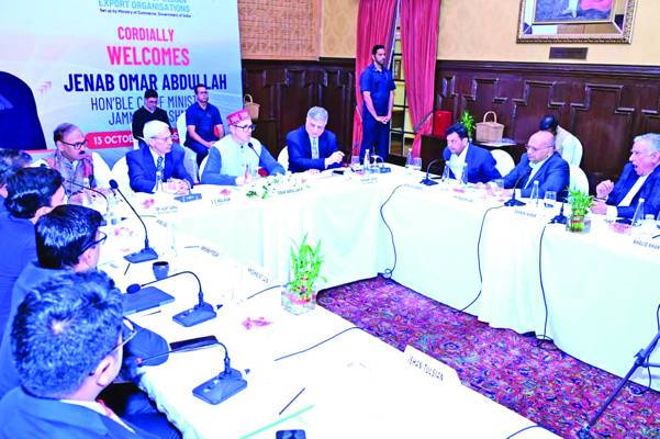 Omar stresses on attracting investment, strengthening manufacturing base in J&K