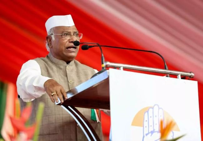 In my personal opinion, RSS should be banned: Mallikarjun Kharge