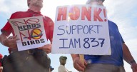 Hundreds turn out in for rally in solidarity with aerospace workers