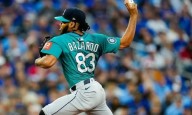 Ganó Eduard Bazardo y Seattle arrasa en Toronto, Los Ángeles pega primero en Milwaukee (+ videos)