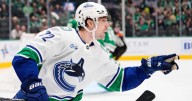 Max Sasson scores last of Vancouver's 3 quick goals, Canucks rally to beat Stars 5