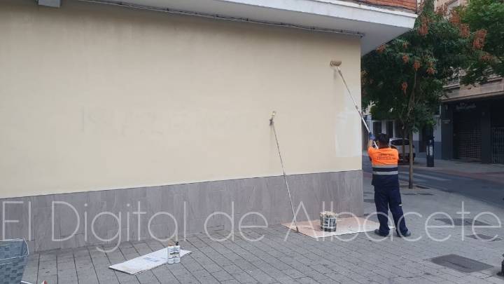 El dineral que cuesta reparar los daños por vandalismo en Albacete: pintadas, destrozos…