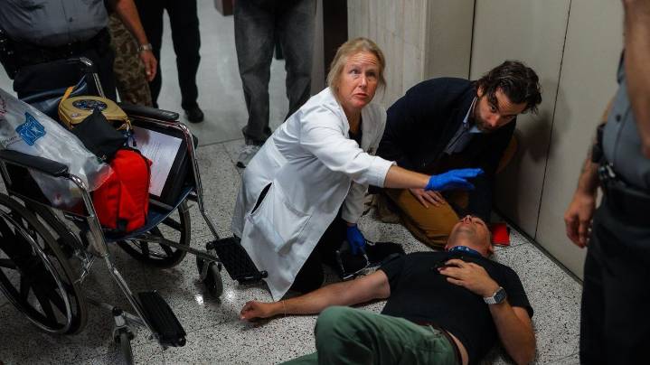Federal agents grab and shove journalists outside NYC immigration court, sending one to hospital