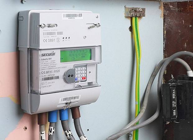 Protests against Smart metres gain momentum in Maharashtra, West Bengal stops installation after public anger