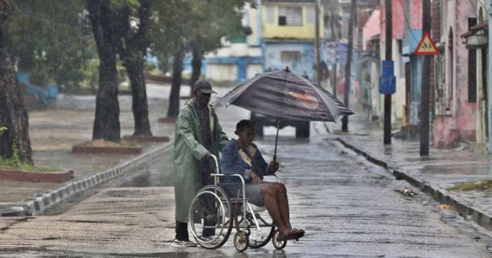 El huracán Melissa se debilita sobre Cuba, pero sigue siendo un peligroso categoría 3