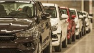 Cuántos sueldos se necesitan para comprar el auto 0 km más barato en Argentina