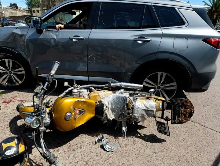 Otro motociclista herido tras violento choque en 25 de Mayo y Del Valle