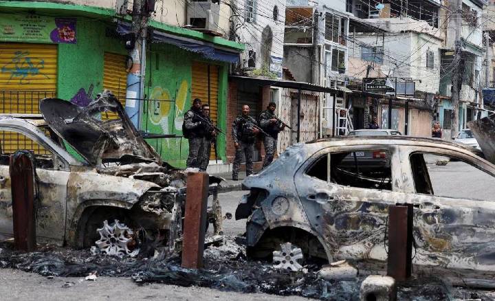 Río de Janeiro sitiada por violencia: 64 muertos en redada contra el narcotráfico