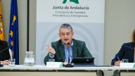 El consejero de Sanidad tiende la mano a las asociaciones de mujeres con cáncer
