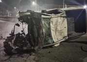 Volcadura sobre Periférico Norte deja camioneta destrozada; conductor sobrevive