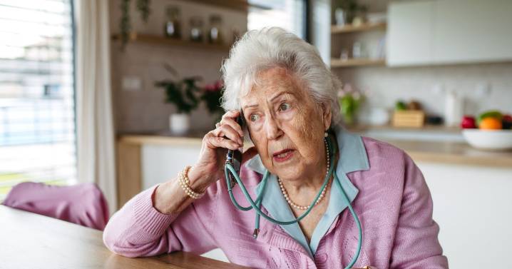 Universal Credit claimants who miss this one phone call could face sanctions
