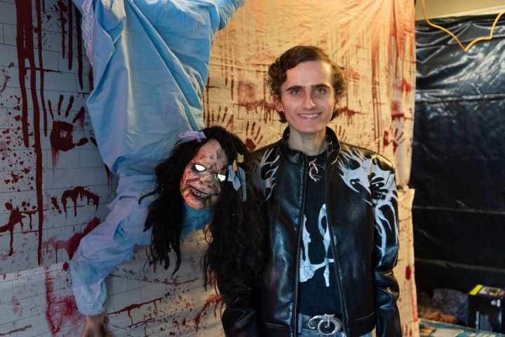 Adolescente de Park City continúa tradición de casa embrujada inspirada en Halloween y la comunidad