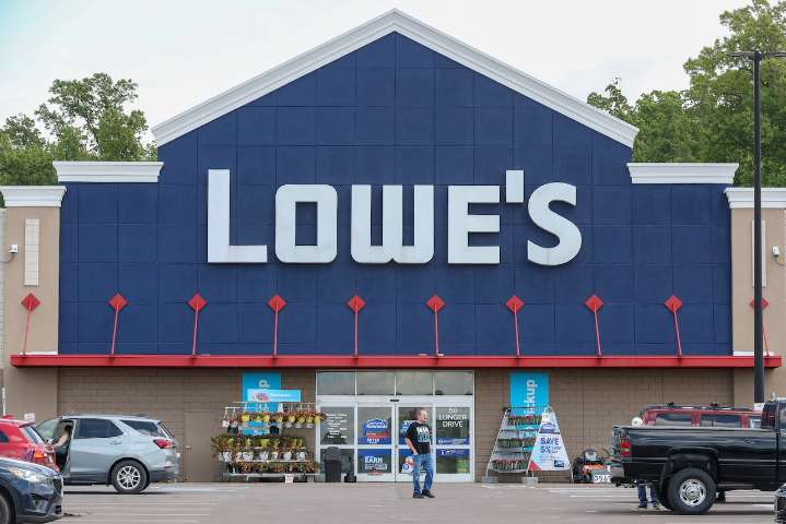 Lowe’s acquires construction supply giant with 370 locations in near