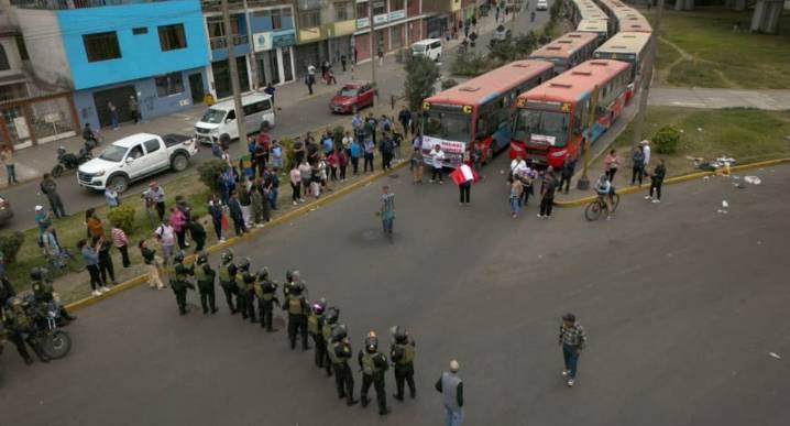 Paro de transportistas podría extenderse si no hay reunión con autoridades, según dirigente