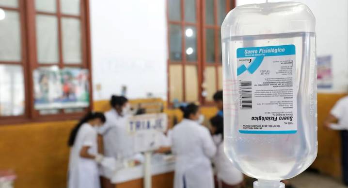 Indecopi multa a Medifarma con S/2,4 millones por distribuir suero fisiológico defectuoso