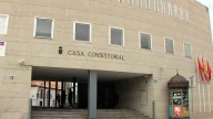Expulsado el portavoz municipal de Vox en Parla por "arrancar y romper" una bandera palestina