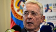 La Justicia de Colombia revoca la condena por soborno al expresidente Uribe