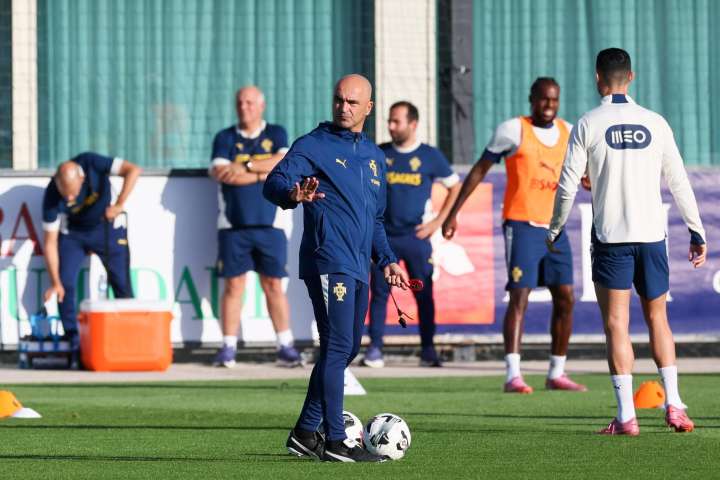 Roberto Martínez afirma que Vitinha es "el mejor centrocampista del mundo"