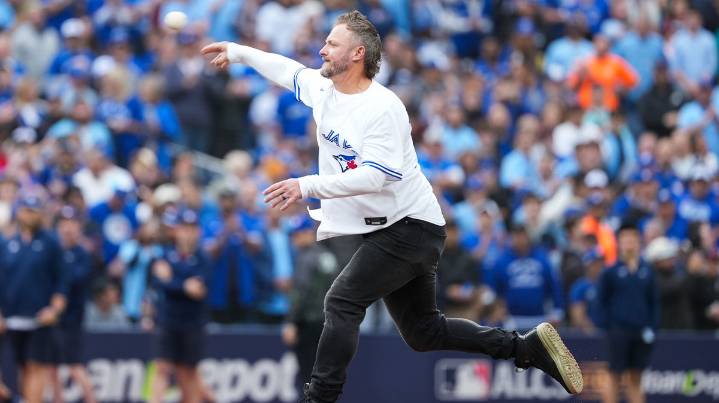 Blue Jays 2015 MVP Josh Donaldson throws first pitch ahead of ALCS Game 2