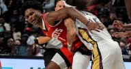 VIDEO: José Alvarado se enreda con Amen Thompson en la pretemporada de la NBA
