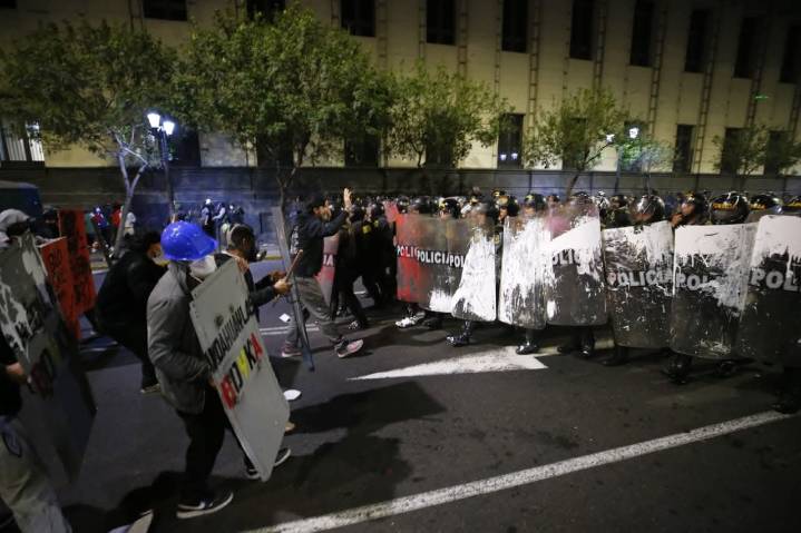 Confirman un fallecido durante protestas en Centro de Lima