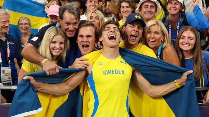 Mondo Duplantis Joins Fans in Celebrating Milestone Ritual Two Weeks After World Athletics Championships Achievement Mondo Duplantis joins fans in a unique celebration, following his spectacular perfo