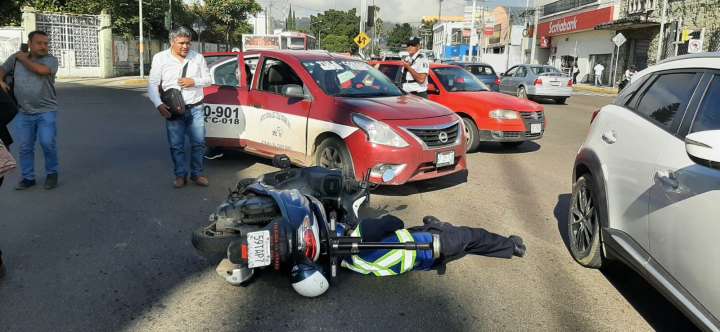 Taxi del Tule atropella a policía vial municipal de Oaxaca