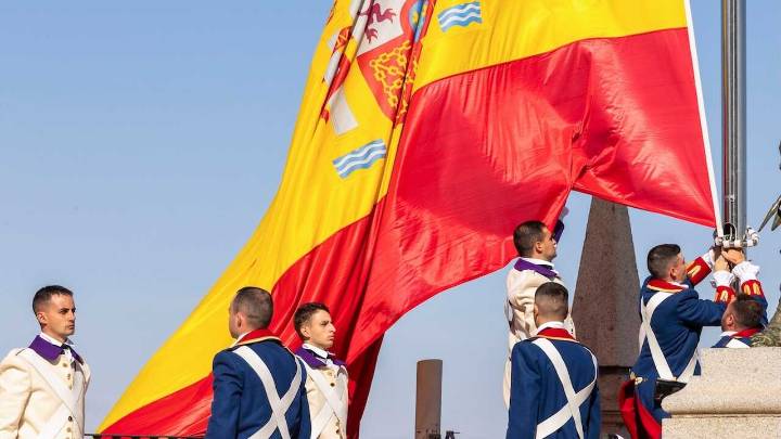 El Alcázar de Toledo acoge el solemne relevo de la Guardia del Regimiento del Rey