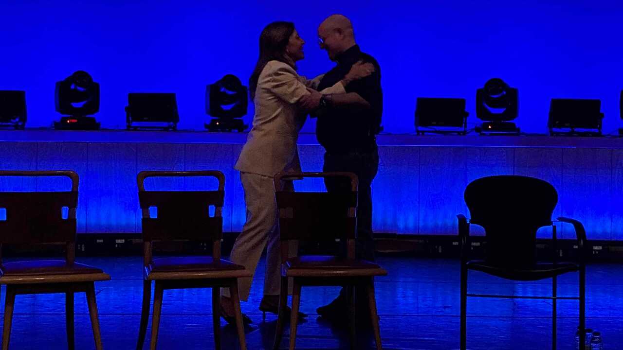 Padre DJ Guilherme: discreta acogida en el Auditorio de Zaragoza en su encuentro con los jóvenes