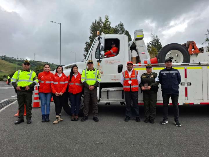Se integran autoridades para garantizar seguridad a viajeros en vía Pasto