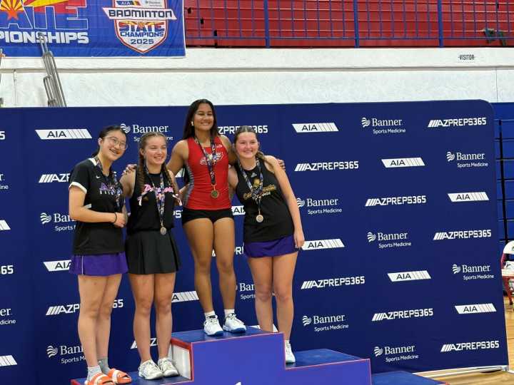 Glendale girl breezes to state badminton title