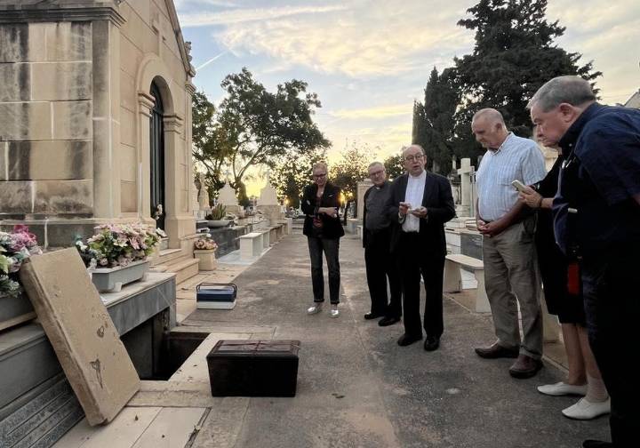 Exhuman los restos del médico Pedro Herrero, que reposarán en la Concatedral de San Nicolás de Alicante