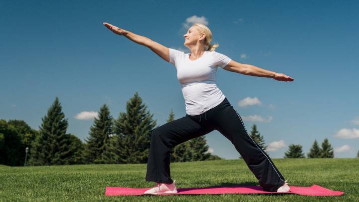 La rutina de entrenamiento que te hará sentir 40 años más joven: los consejos de la abuela fitness