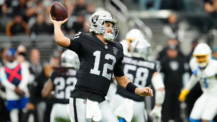 Raiders’ messy QB room gets surprise early injury return