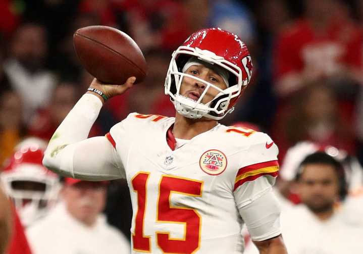 Concerning Trend Puts Patrick Mahomes in Tough Spot as Chiefs QB Makes Huge Change Patrick Mahomes battles concerning trends and a tough schedule as the Chiefs’ playoff hopes face risk, but key adjust
