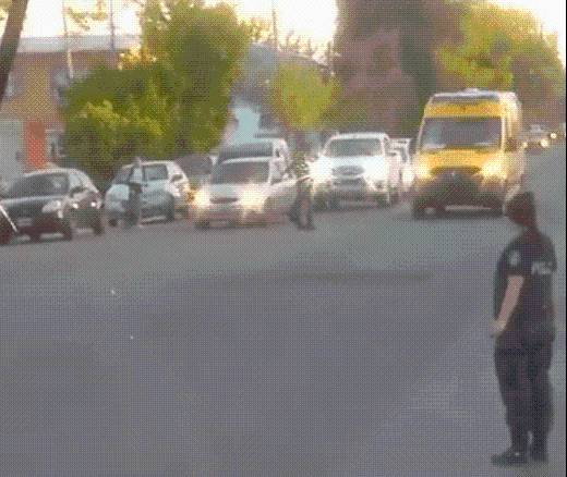 Un policía se disparó en el abdomen mientras manipulaba su arma reglamentaria
