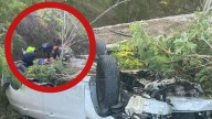 Mujer vuelca aparatosamente tras caer en barranco en el bulevar Colosio en Nuevo Laredo; está grave