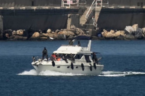 Deporta Israel a 137 activistas de la flotilla a Turquía
